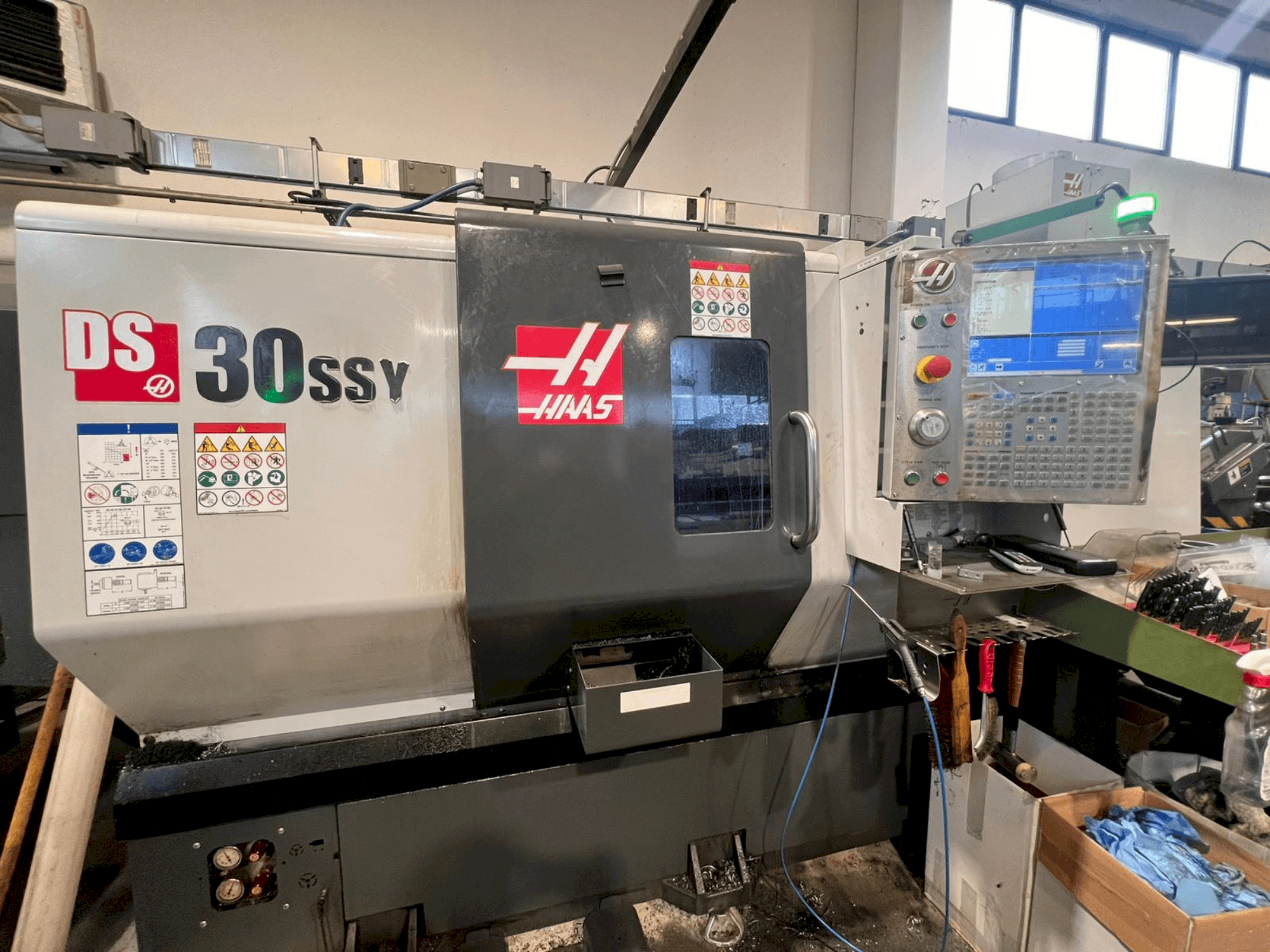 Mašīnas HAAS DS-30SSY  pretskats