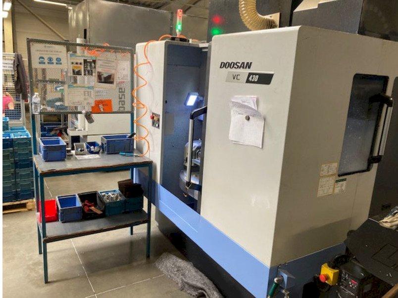 Mašīnas Doosan VC 430  pretskats