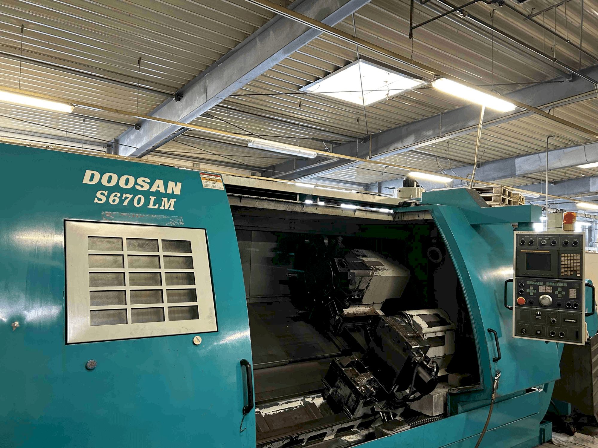 Mašīnas DOOSAN S670 LM  pretskats