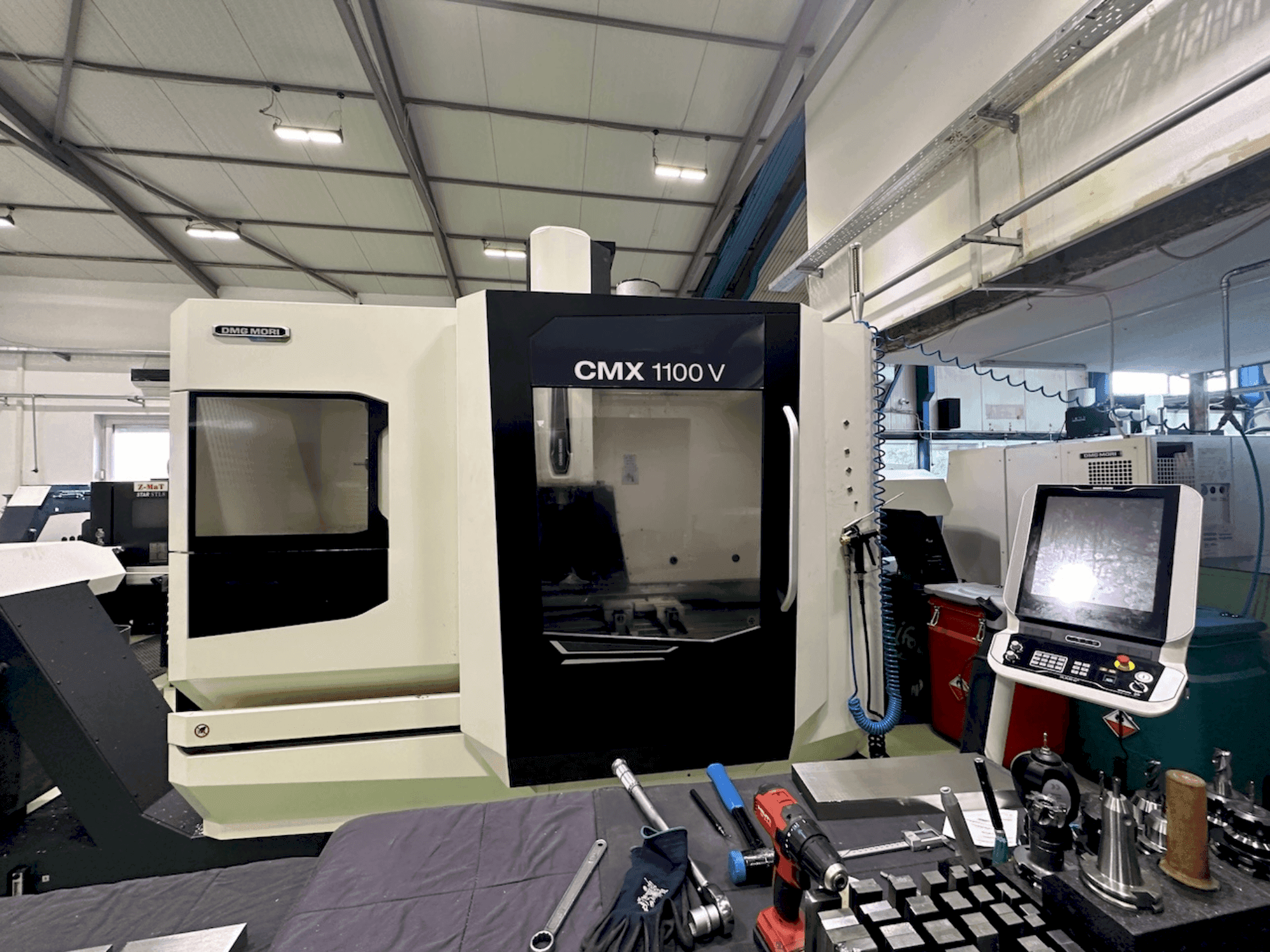 Mašīnas DMG MORI CMX 1100 V  pretskats