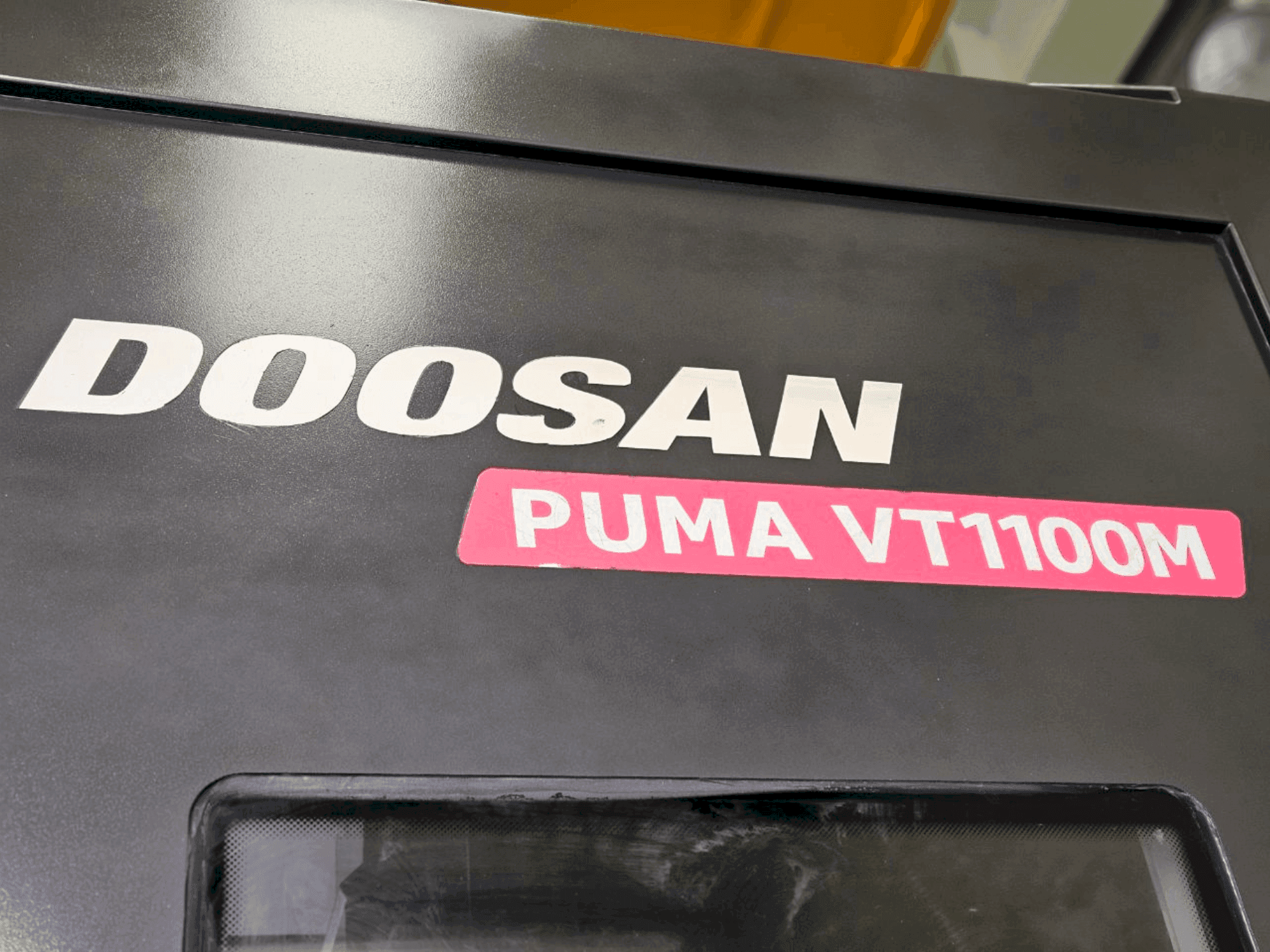 Mašīnas DOOSAN VT1100M  pretskats