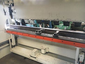 Mašīnas ERMAKSAN CNC HAP 3100x80 darba  telpa