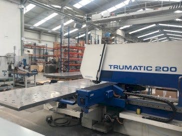 Mašīnas Trumpf Trumatic 200 kreisās malas  skats