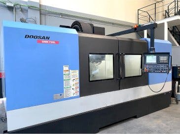 Mašīnas Doosan DNM705L  pretskats